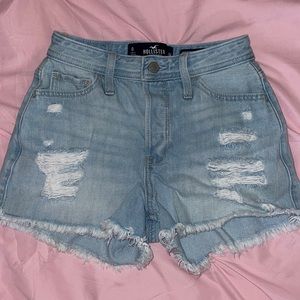 Hollister high rise mom shorts 3”